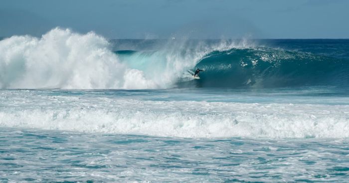 Velké zimní vlny na North Shore na Oahu